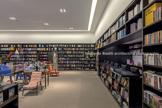 livraria da vila - pátio batel isay weinfeld