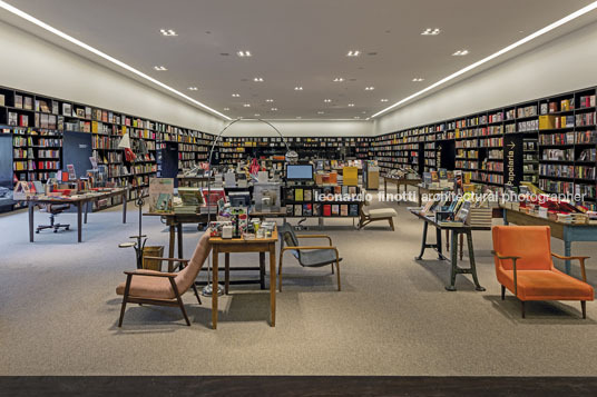 livraria da vila - pátio batel isay weinfeld