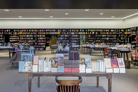 livraria da vila - pátio batel isay weinfeld