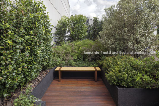 livraria da vila - pátio batel isay weinfeld