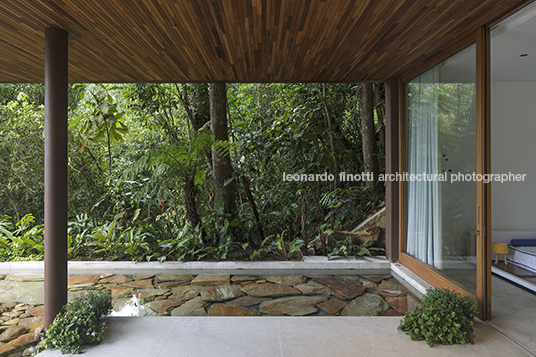 casa rlw - são pedro jacobsen arquitetura