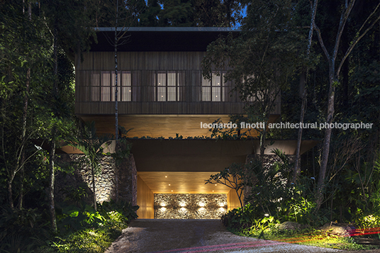 casa rlw - são pedro jacobsen arquitetura