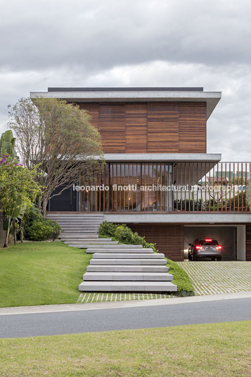 bravos house jobim carlevaro arquitetos