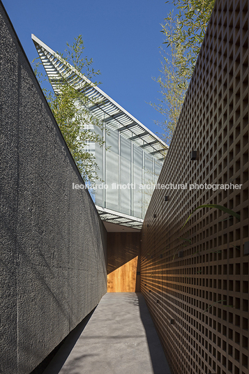 casa triângulo bernardes arquitetura