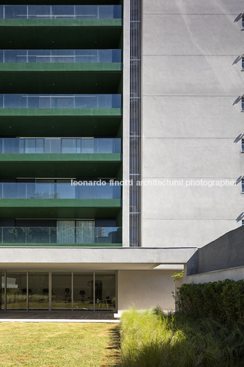 edifício triplo isay weinfeld