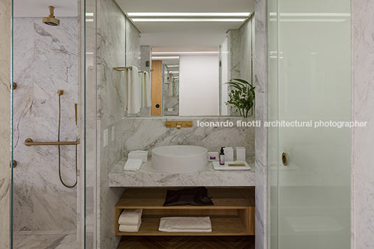 hotel emiliano arthur casas