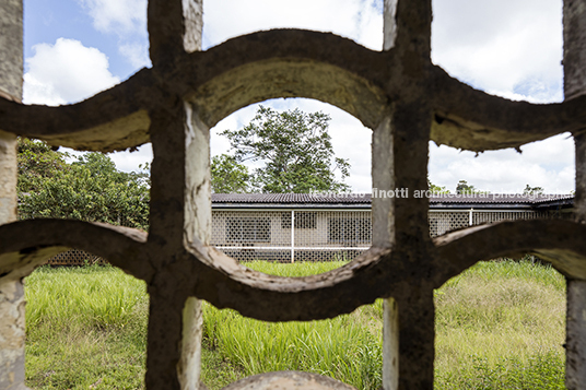 vila serra do navio oswaldo bratke