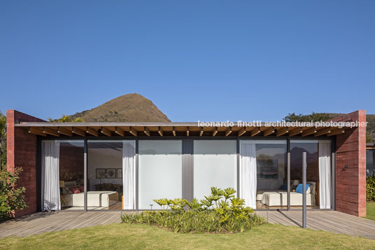 casa terra bernardes arquitetura