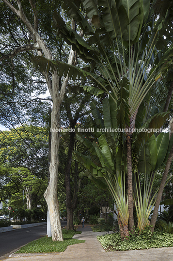 galeria luciana brito (residência castor delgado perez) rino levi