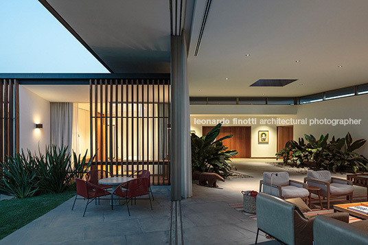 casa rrm - fazenda boa vista bernardes arquitetura