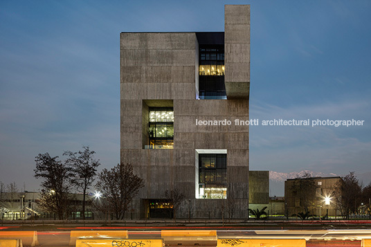 centro de innovación - universidad católica alejandro aravena