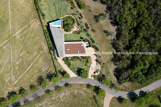 casa origami - fazenda boa vista bernardes arquitetura