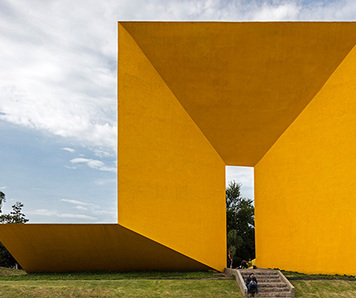 escultura “la gran puerta”