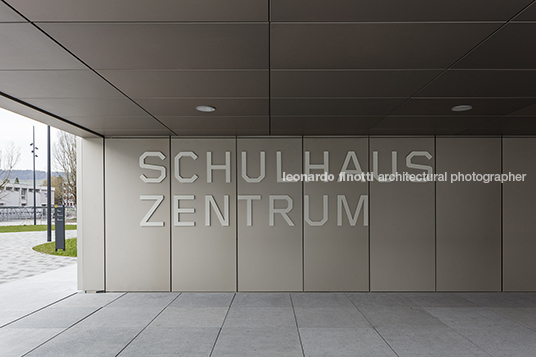 schulhaus zentrum lussi+halter