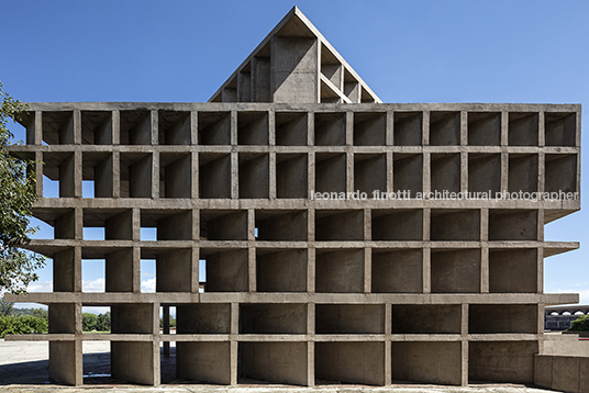 the tower of shadow le corbusier