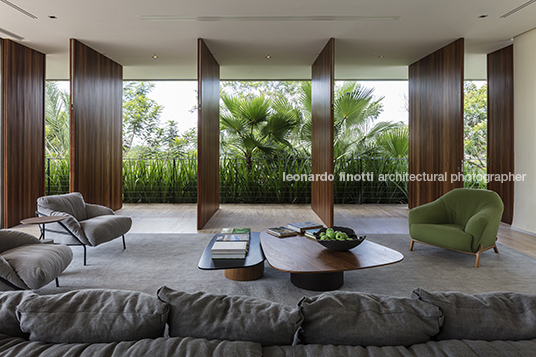 rv3 house aguirre arquitetura