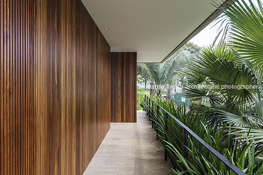 rv3 house aguirre arquitetura