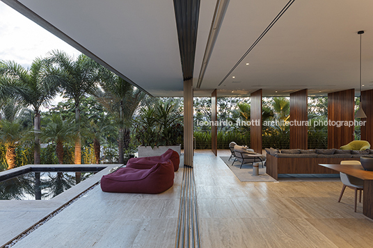 rv3 house aguirre arquitetura