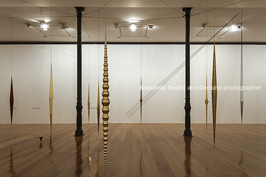 artur lescher: suspensão - estação pinacoteca camila bechelany