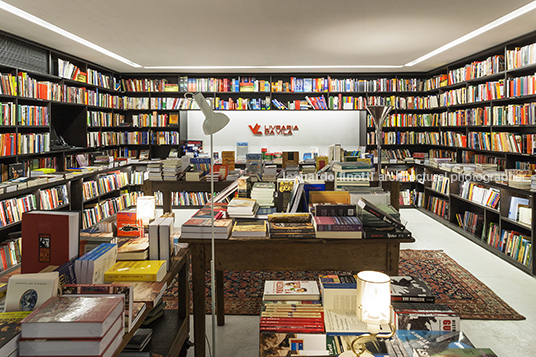 livraria da vila - alameda lorena Isay Weinfeld