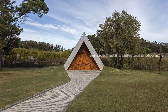 capilla de la piedad/fundación pablo atchugarry leonardo noguez