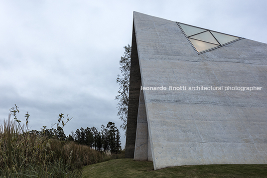 capilla de la piedad/fundación pablo atchugarry leonardo noguez