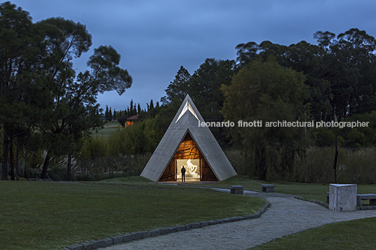 capilla de la piedad/fundación pablo atchugarry leonardo noguez