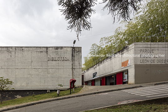 parque biblioteca león de grieff giancarlo mazzanti