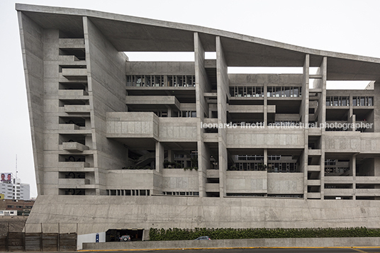 universidad de ingeniería y tecnología grafton architects