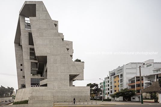 universidad de ingeniería y tecnología grafton architects