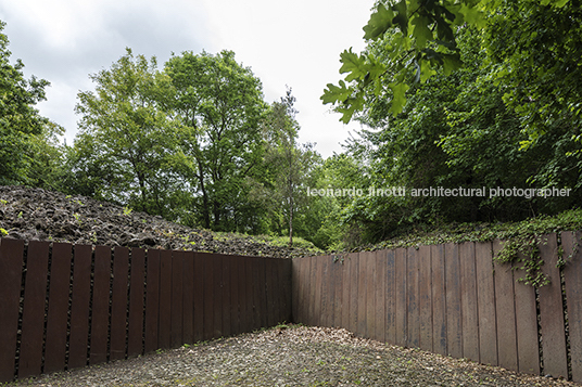 parc de pedra tosca rcr arquitectes