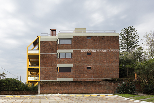 edifício cap sa sal cagnoli, valenti, silva montero 	