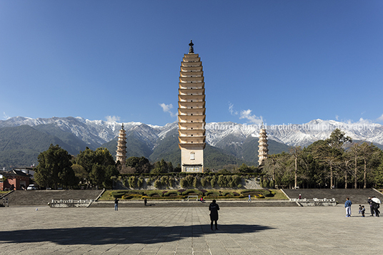 the three pagodas of the chongsheng temple 