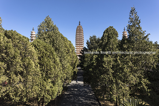 the three pagodas of the chongsheng temple 