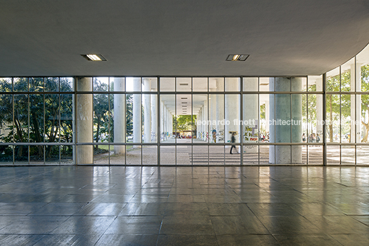 faculdade arquitetura - ufrj  jorge machado moreira