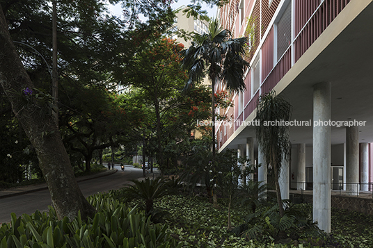 three buildings at guinle park lucio costa