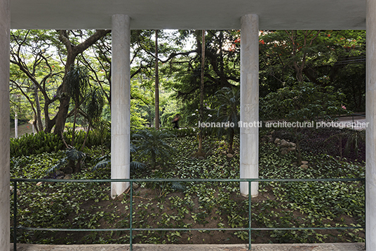 three buildings at guinle park lucio costa