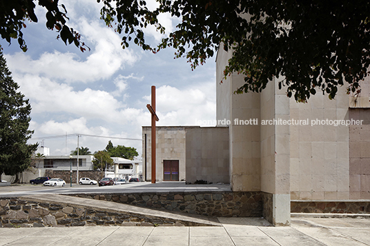 capilla del calvario luis barragan