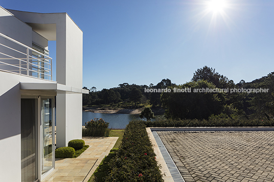 residência joão antonio tomasi baggio schiavon arquitetura