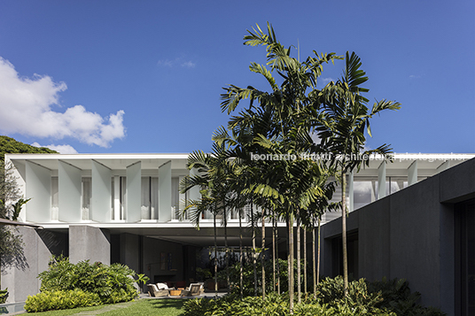 casa eb bernardes arquitetura