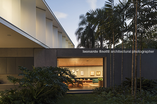 casa eb bernardes arquitetura