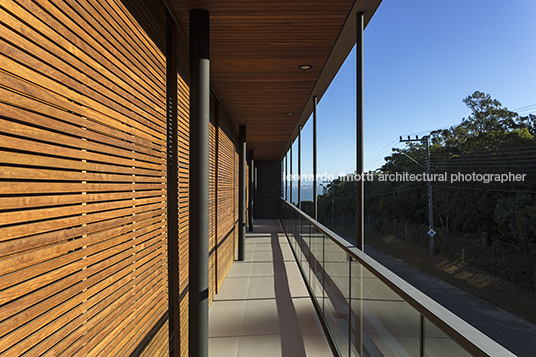 casa ce jobim carlevaro arquitetos