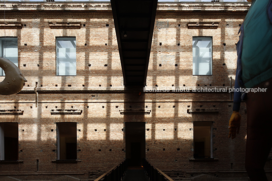 osgêmêos: segredos [secrets] pinacoteca jochen volz