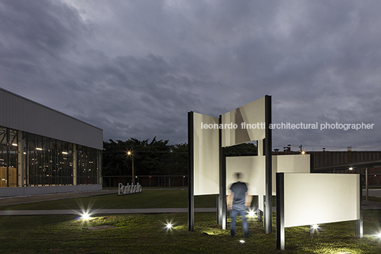 monumento lastras paulo mendes da rocha