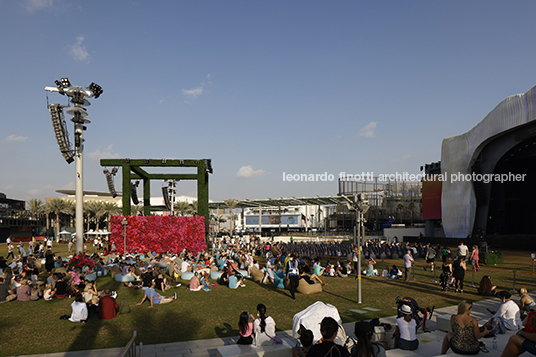 expo dubai 2020 several authors