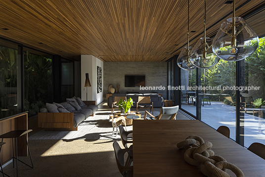 casa ak aguirre arquitetura