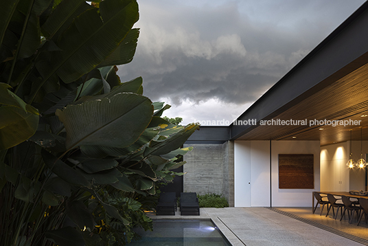 casa ak aguirre arquitetura