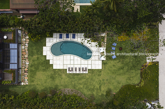 casa af - praia da baleia miguel pinto guimarães