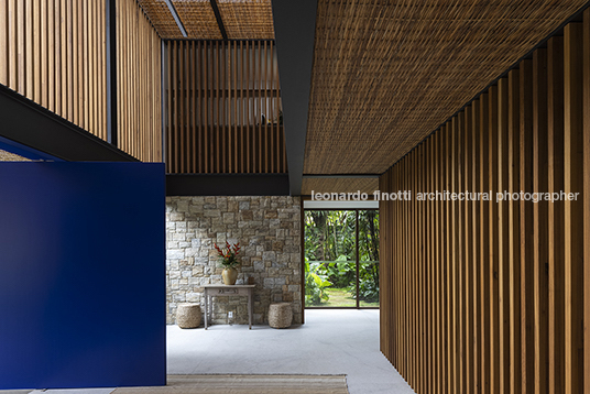 casa af - praia da baleia miguel pinto guimarães