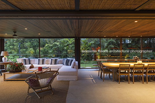 casa af - praia da baleia miguel pinto guimarães